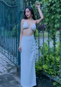 [秀人模特系列]王馨瑶视频写真 蓝白长裙[1V195M]